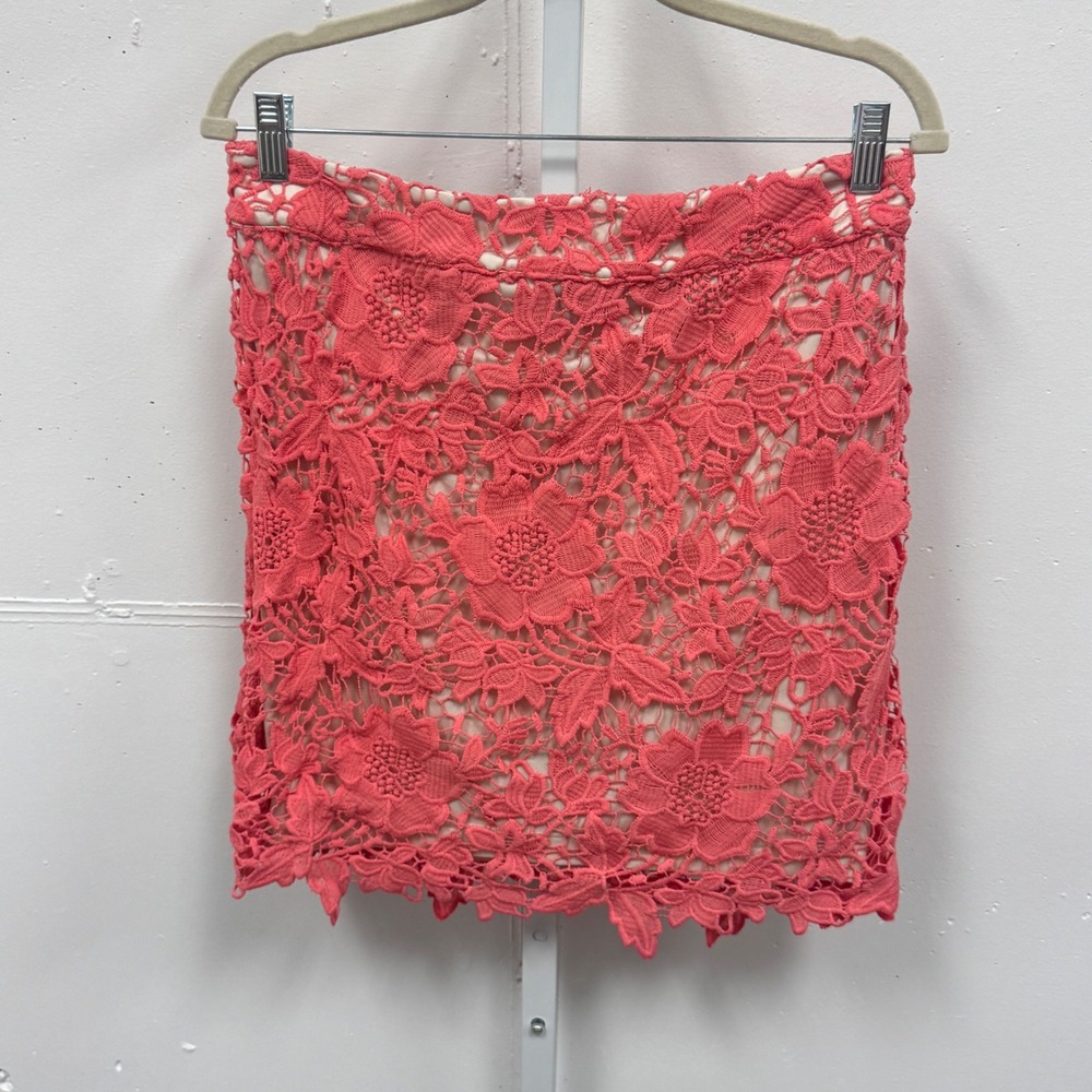 LOFT Coral Pink Floral Guipure Lace Mini Skirt Size 10 Scalloped Hem Overlay